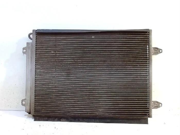 Usagé Radiateur clim Volkswagen Passat Prix € 21,00 Règlement à la marge proposé par Van der Ven Autorecycling B.V.