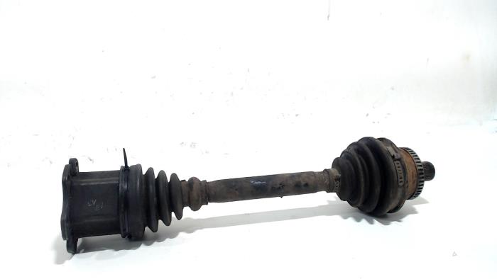 Gebrauchte Antriebswelle links vorne Audi A4 Preis € 30,00 Margenregelung angeboten von Van der Ven Autorecycling B.V.