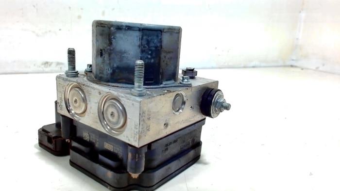 Used ABS pump Mercedes A-Klasse Price € 72,00 Margin scheme offered by Van der Ven Autorecycling B.V.