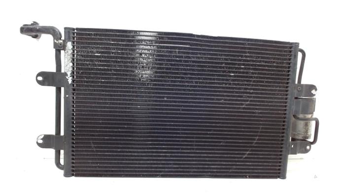 Usagé Radiateur clim Volkswagen Golf Prix € 15,00 Règlement à la marge proposé par Van der Ven Autorecycling B.V.