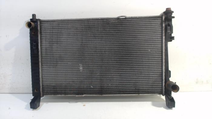 Usagé Radiateur Mercedes B-Klasse Prix € 25,00 Règlement à la marge proposé par Van der Ven Autorecycling B.V.