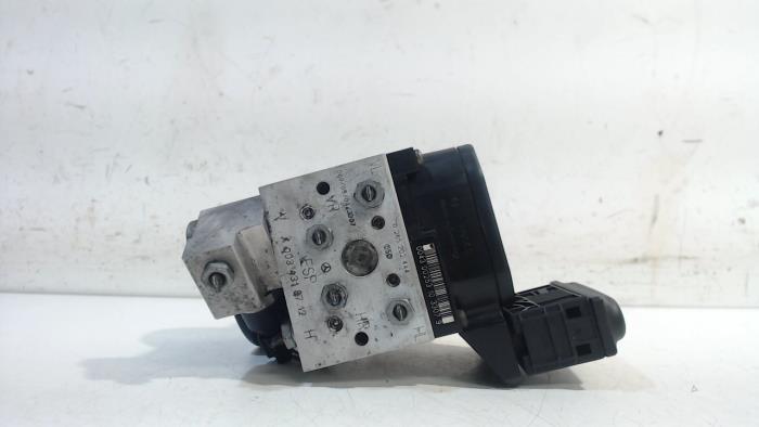 Used ABS pump Mercedes S-Klasse Price € 35,00 Margin scheme offered by Van der Ven Autorecycling B.V.