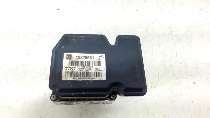 Usados Bomba ABS Opel Insignia Precio € 50,00 Norma de margen ofrecido por Van der Ven Autorecycling B.V.
