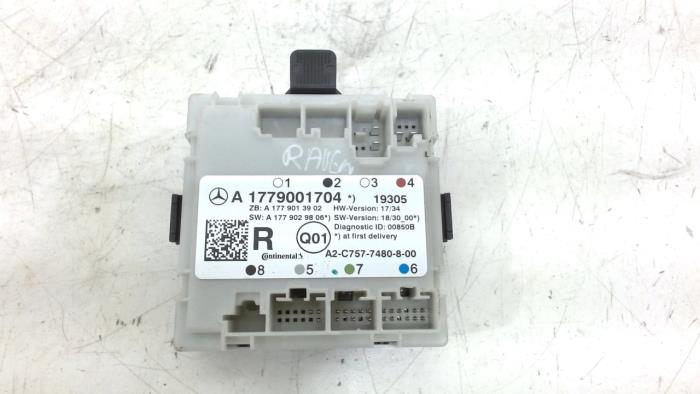 Usagé Ordinateur divers Mercedes B-Klasse Prix € 15,00 Règlement à la marge proposé par Van der Ven Autorecycling B.V.