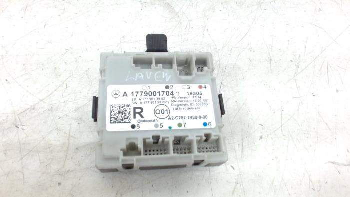 Usagé Ordinateur divers Mercedes B-Klasse Prix € 15,00 Règlement à la marge proposé par Van der Ven Autorecycling B.V.