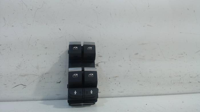 Usados Interruptor de ventanilla eléctrica Audi A4 Precio € 10,00 Norma de margen ofrecido por Van der Ven Autorecycling B.V.