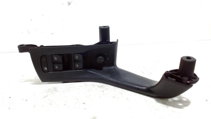 Usados Interruptor de ventanilla eléctrica Audi Q3 Precio € 10,00 Norma de margen ofrecido por Van der Ven Autorecycling B.V.