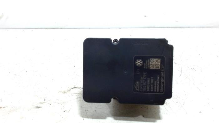 Begagnade ABS-pump Volkswagen Bestel Pris € 275,00 Marginaltabell erbjuds av Van der Ven Autorecycling B.V.
