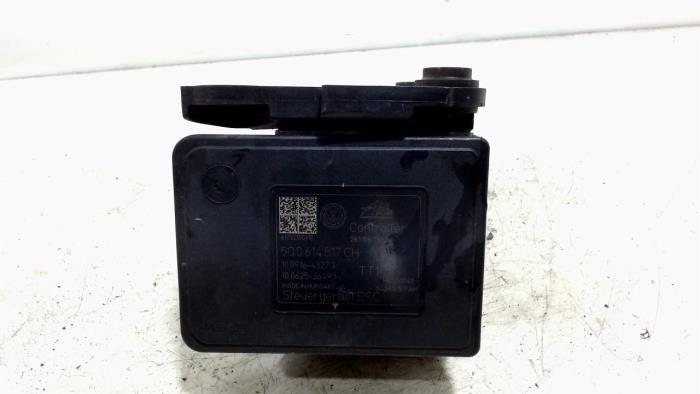 Begagnade ABS-pump Volkswagen Passat Pris € 120,00 Marginaltabell erbjuds av Van der Ven Autorecycling B.V.