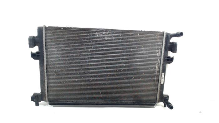 Usagé Radiateur Volkswagen Passat Prix € 50,00 Règlement à la marge proposé par Van der Ven Autorecycling B.V.