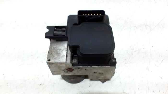 Gebrauchte ABS Pumpe Mercedes CLK Preis € 50,00 Margenregelung angeboten von Van der Ven Autorecycling B.V.