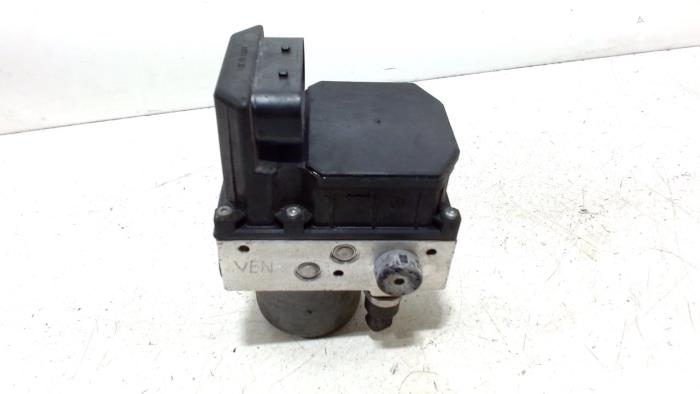 Usagé Bloc ABS Alfa Romeo GT Prix € 85,00 Règlement à la marge proposé par Van der Ven Autorecycling B.V.