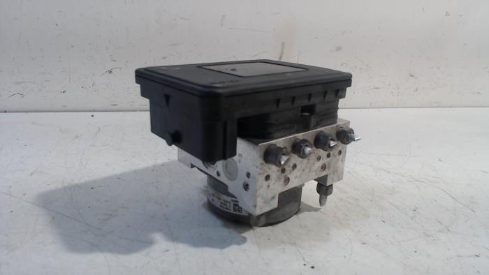 Usagé Bloc ABS Renault Megane Prix € 150,95 Règlement à la marge proposé par Van der Ven Autorecycling B.V.