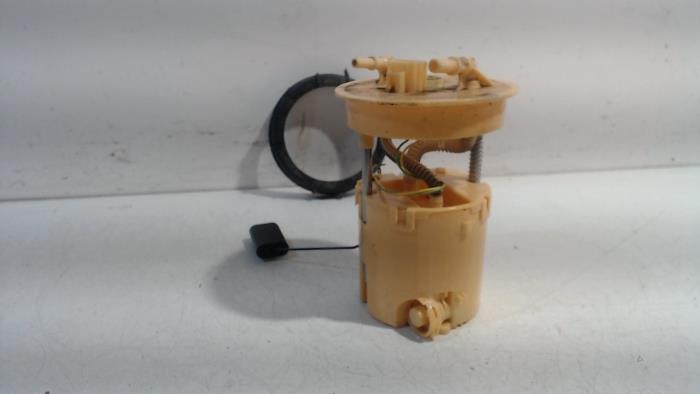 Gebrauchte Kraftstoffpumpe Elektrisch Ford Fiesta Preis € 90,00 Margenregelung angeboten von Van der Ven Autorecycling B.V.