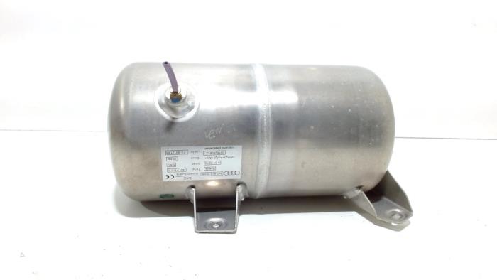 Begagnade Tank Audi A8 Pris € 50,00 Marginaltabell erbjuds av Van der Ven Autorecycling B.V.