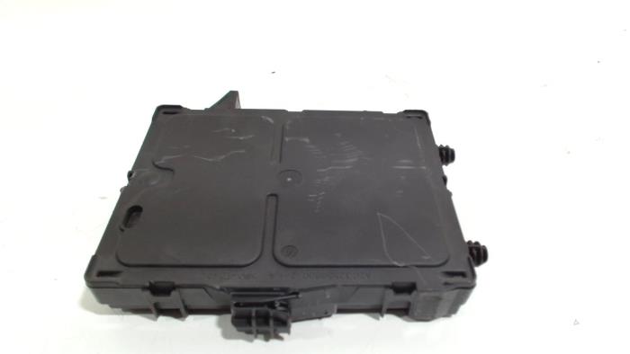 Usagé Ordinateur divers Renault Megane Prix € 100,00 Règlement à la marge proposé par Van der Ven Autorecycling B.V.