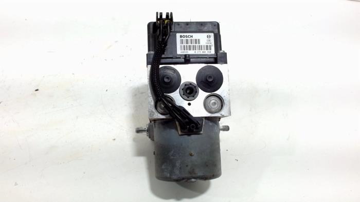 Gebrauchte ABS Pumpe Kia Sorento Preis € 55,00 Margenregelung angeboten von Van der Ven Autorecycling B.V.