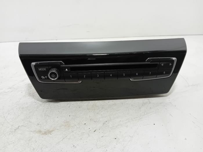 Używane Panel obslugi radia BMW 2-Serie Cena € 90,00 Procedura marży oferowane przez Van der Ven Autorecycling B.V.