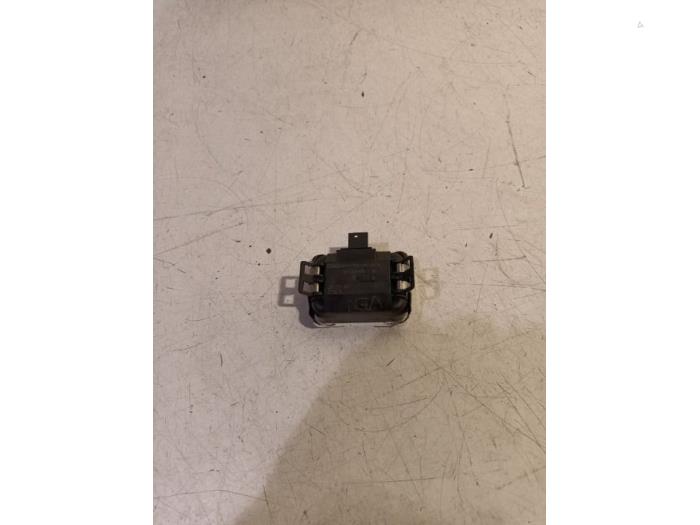 Begagnade Regnsensor Jaguar XF Pris € 25,00 Marginaltabell erbjuds av Van der Ven Autorecycling B.V.