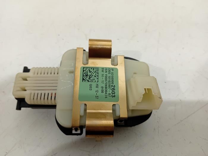 Begagnade Regnsensor Mercedes A-Klasse Pris € 40,00 Marginaltabell erbjuds av Van der Ven Autorecycling B.V.