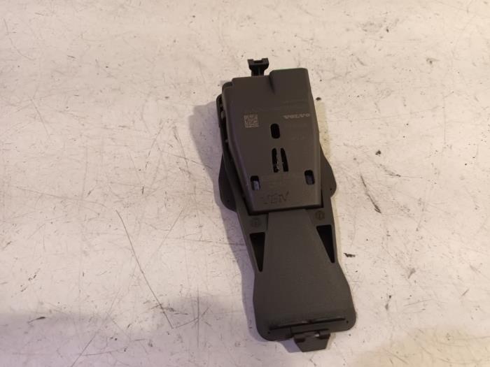 Begagnade Regnsensor Volvo V40 Pris € 40,00 Marginaltabell erbjuds av Van der Ven Autorecycling B.V.