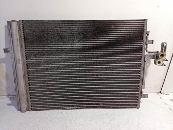 Usagé Radiateur clim Volvo V40 Prix € 65,00 Règlement à la marge proposé par Van der Ven Autorecycling B.V.