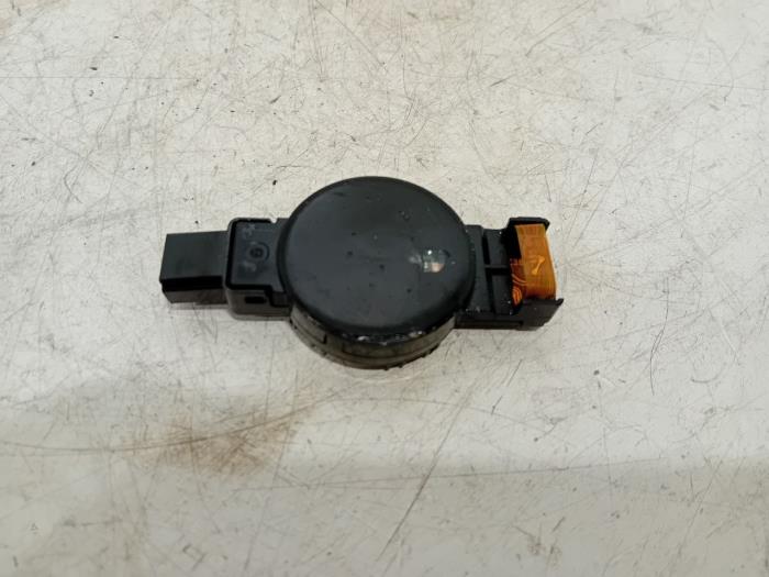 Begagnade Regnsensor BMW 2-Serie Pris € 20,00 Marginaltabell erbjuds av Van der Ven Autorecycling B.V.