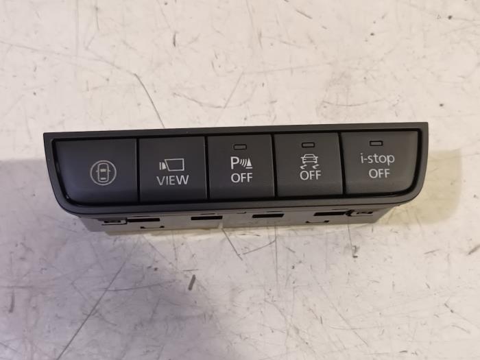 Usados Interruptor Mazda 3 Precio € 15,00 Norma de margen ofrecido por Van der Ven Autorecycling B.V.