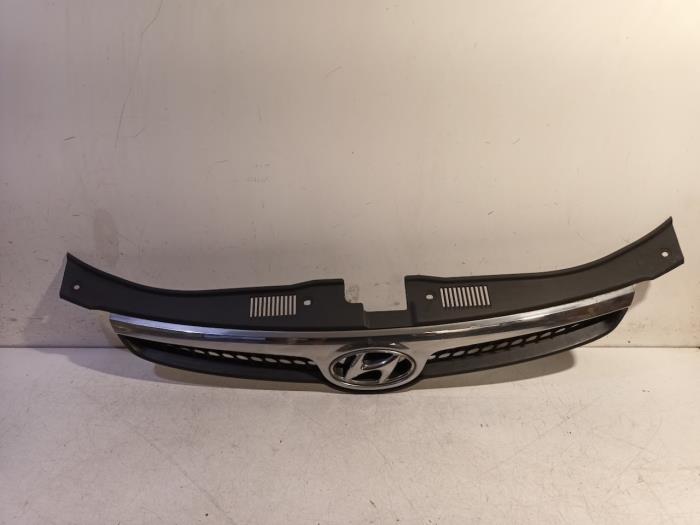 Używane Grill Hyundai I30 Cena € 25,00 Procedura marży oferowane przez Van der Ven Autorecycling B.V.