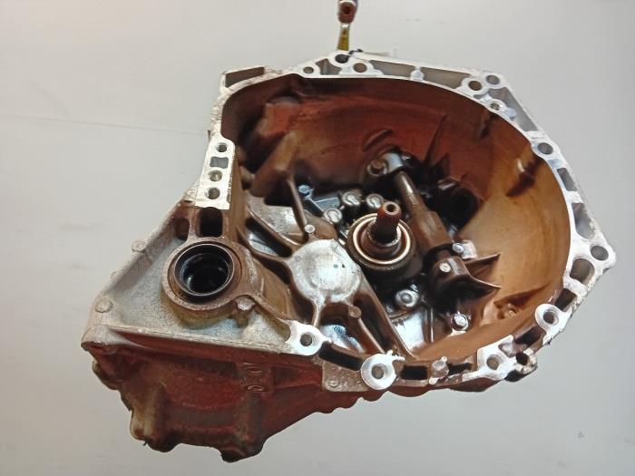 Usagé Boîte de vitesse Peugeot 108 Prix € 99,99 Règlement à la marge proposé par Van der Ven Autorecycling B.V.