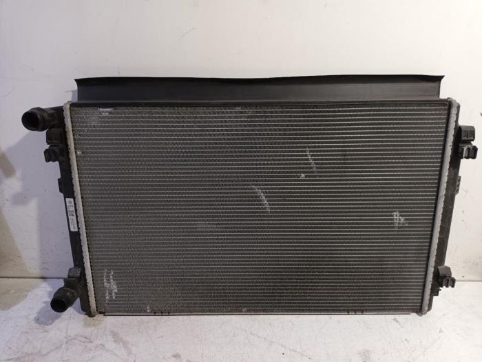 Usagé Radiateur Volkswagen Golf Prix € 90,00 Règlement à la marge proposé par Van der Ven Autorecycling B.V.