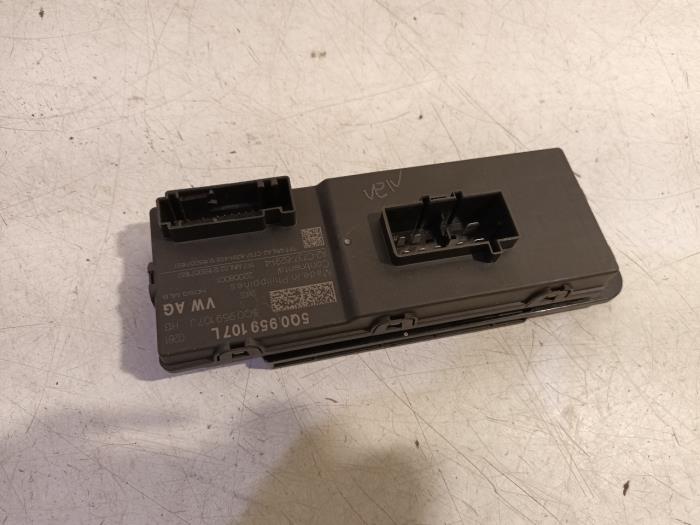 Usagé Ordinateur divers Skoda Superb Prix € 120,00 Règlement à la marge proposé par Van der Ven Autorecycling B.V.