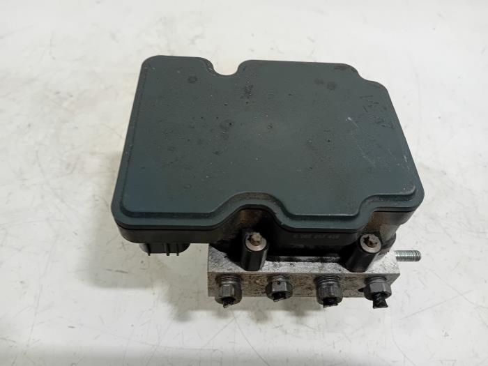 Begagnade ABS-pump Peugeot 308 Pris € 75,00 Marginaltabell erbjuds av Van der Ven Autorecycling B.V.