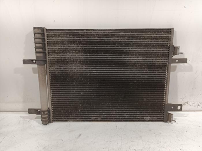 Usagé Radiateur clim Peugeot 3008 Prix € 45,95 Règlement à la marge proposé par Van der Ven Autorecycling B.V.