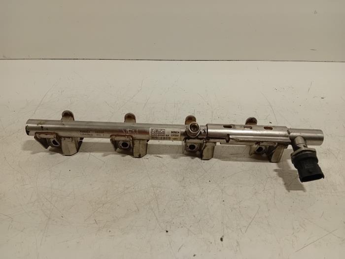 Gebrauchte Kraftstoffverteiler Volvo V60 Preis € 35,00 Margenregelung angeboten von Van der Ven Autorecycling B.V.
