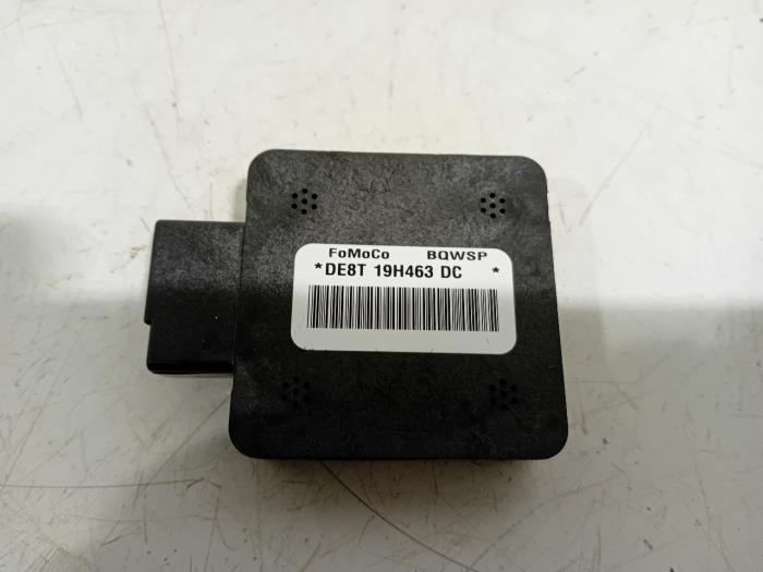 Używane Antena GPS Ford Transit Cena € 35,00 Procedura marży oferowane przez Van der Ven Autorecycling B.V.