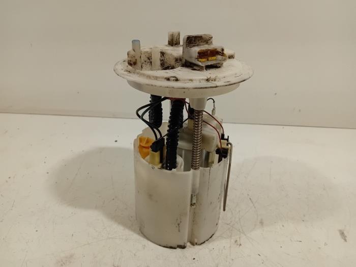 Usagé Pompe à carburant Fiat Punto Prix € 40,00 Règlement à la marge proposé par Van der Ven Autorecycling B.V.