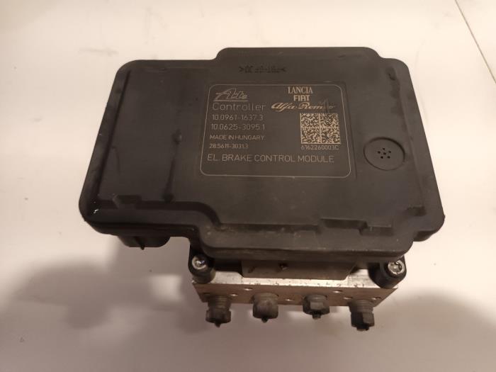 Begagnade ABS-pump Opel Combo Pris € 240,00 Marginaltabell erbjuds av Van der Ven Autorecycling B.V.