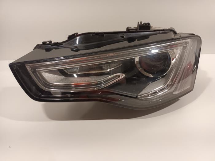 Używane Reflektor lewy Audi A5 Cena € 424,99 Procedura marży oferowane przez Van der Ven Autorecycling B.V.