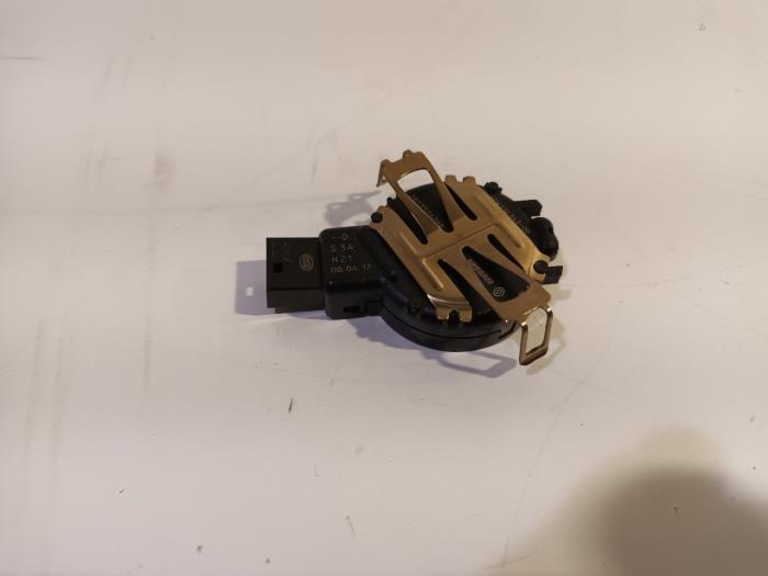 Begagnade Regnsensor Renault Scenic Pris € 60,00 Marginaltabell erbjuds av Van der Ven Autorecycling B.V.