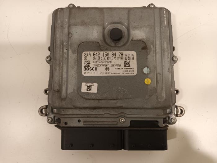 Used Engine management computer Mercedes ML-Klasse Price € 280,00 Margin scheme offered by Van der Ven Autorecycling B.V.