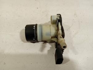Used AdBlue pump Mercedes Vito Price € 155,00 Margin scheme offered by Van der Ven Autorecycling B.V.