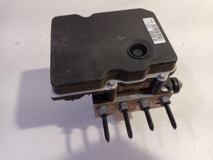 Begagnade ABS-pump Peugeot 5008 Pris € 59,95 Marginaltabell erbjuds av Van der Ven Autorecycling B.V.