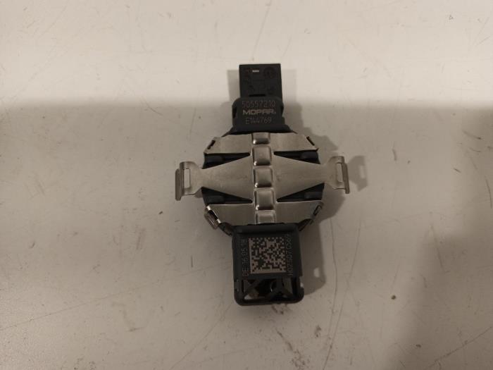 Begagnade Regnsensor Alfa Romeo Stelvio Pris € 40,00 Marginaltabell erbjuds av Van der Ven Autorecycling B.V.