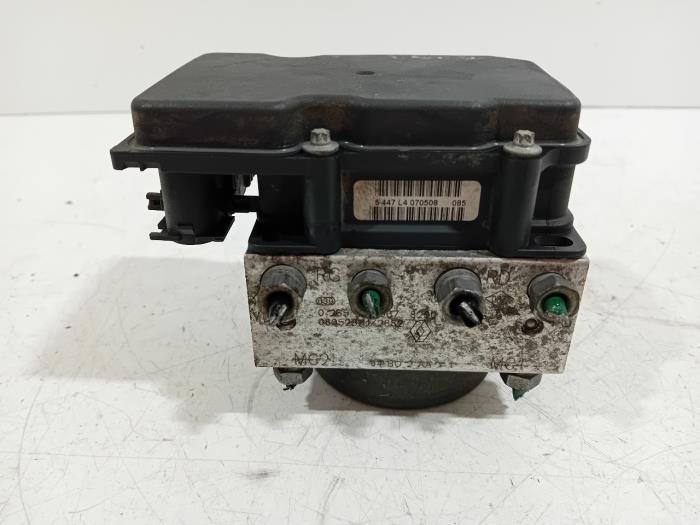 Begagnade ABS-pump Renault Megane Pris € 29,00 Marginaltabell erbjuds av Van der Ven Autorecycling B.V.