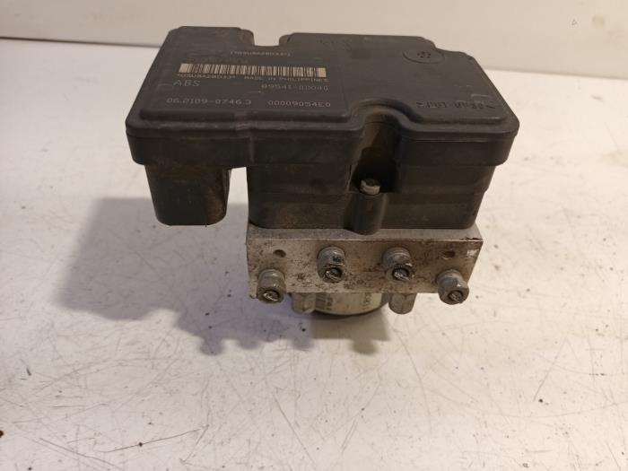 Gebrauchte ABS Pumpe Toyota Yaris Preis € 150,00 Margenregelung angeboten von Van der Ven Autorecycling B.V.