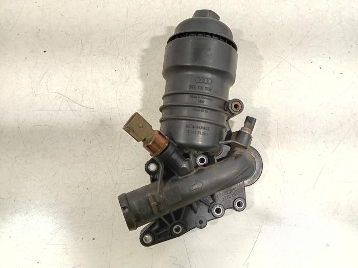 Gebrauchte Ölfiltergehäuse Audi A4 Preis € 85,00 Margenregelung angeboten von Van der Ven Autorecycling B.V.