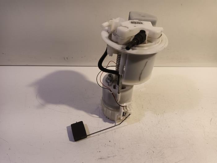 Usagé Pompe d'injection Peugeot 108 Prix € 25,00 Règlement à la marge proposé par Van der Ven Autorecycling B.V.