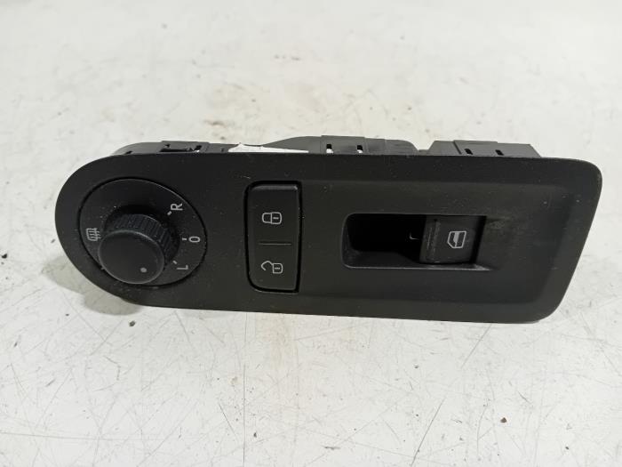 Usados Interruptor de ventanilla eléctrica Volkswagen E-Up Precio € 10,00 Norma de margen ofrecido por Van der Ven Autorecycling B.V.