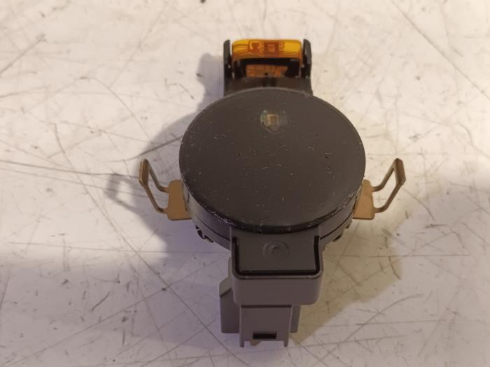 Begagnade Regnsensor Mercedes Vito Pris € 25,00 Marginaltabell erbjuds av Van der Ven Autorecycling B.V.